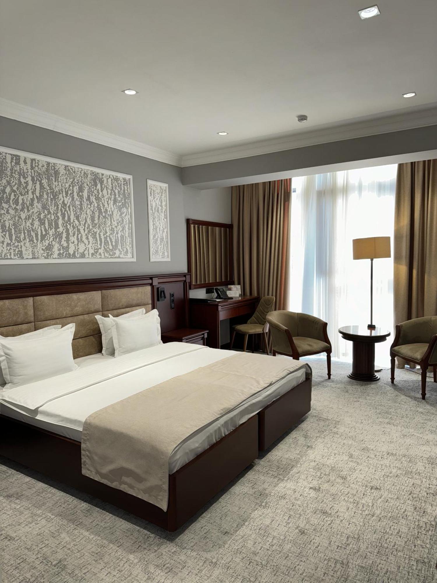 Mir Luxe Plaza Hotel Tashkent Exterior foto